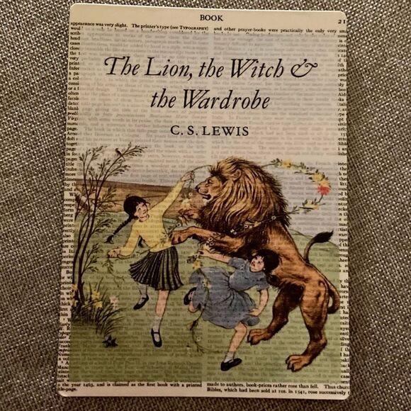 The Lion, the Witch, & the Wardrobe Narnia Magnet - Picture 8 of 8